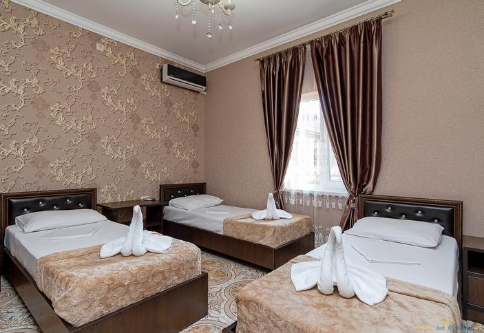 Трехместный