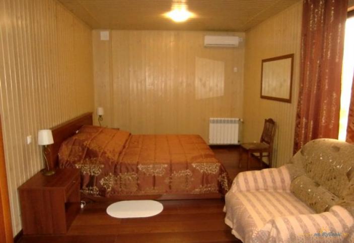 Однокомнатный трехместный люкс. База отдыха Салют, г. Ейск