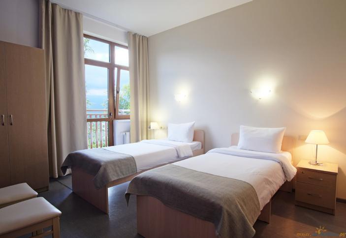 Трехместный двухкомнатный с видом на горы. Отель Riders Lodge Адлерский район, Сочи, поселок Красная Поляна