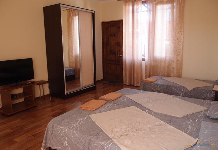 Стандарт трехместный (2 этаж)