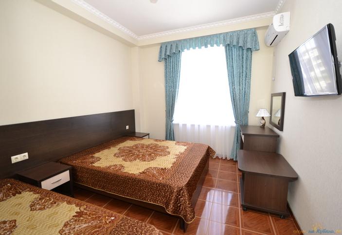 Двухкомнатный пятиместный люкс с балконом и видом на море