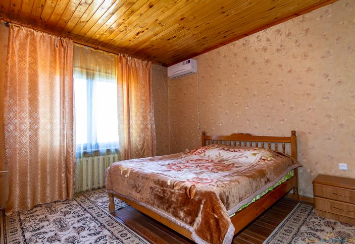 Двухкомнатный с кухней. Гостиница Эдельвейс, г. Ейск