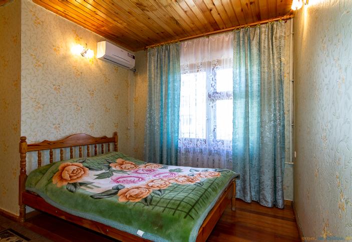 Трехместный однокомнатный, 2 этаж. Гостиница Эдельвейс, г. Ейск