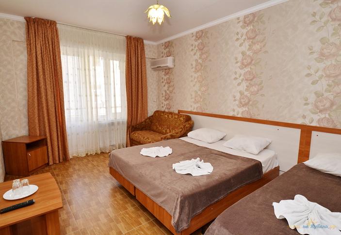 Полулюкс четырёхместный с балконом