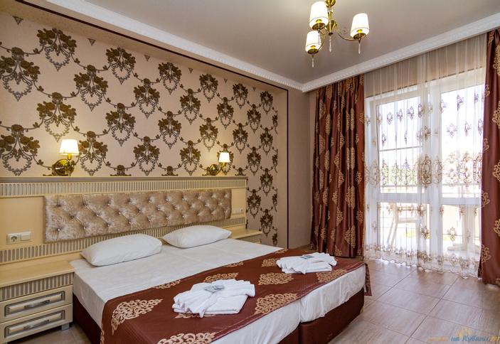 Евро Люкс с видом на бассейн. Отель Золотые пески, Анапа, п. Витязево