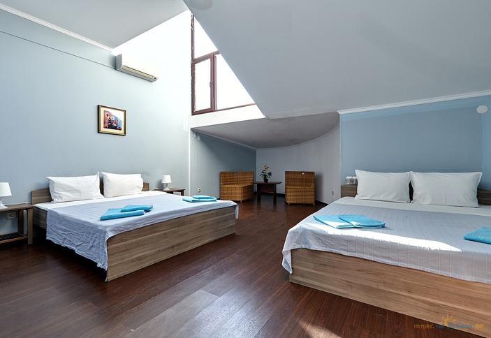 Эконом трехместный