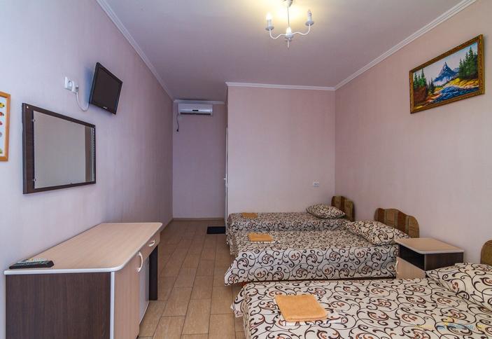 Трехместный