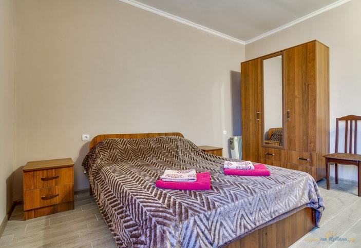 Трехместный стандарт. База отдыха Тавуш, Лабинский район, ст. Упорная