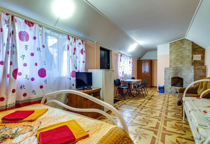 Трехместный стандарт с камином. База отдыха Тавуш, Лабинский район, ст. Упорная