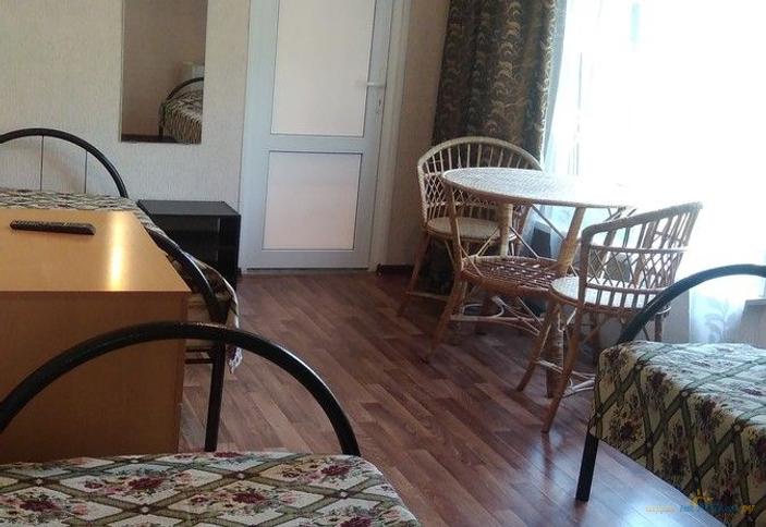 Трехместный