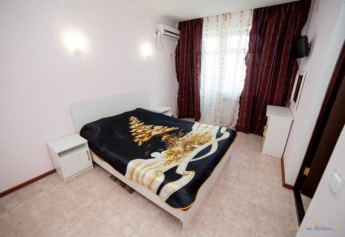 Люкс двухкомнатный. База отдыха Белый лебедь. Анапа