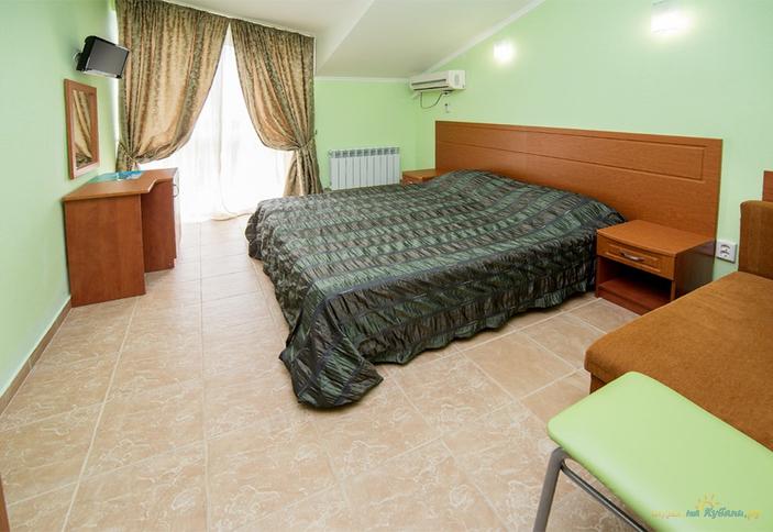 Семейный четырехместный. База отдыха Белый лебедь. Анапа