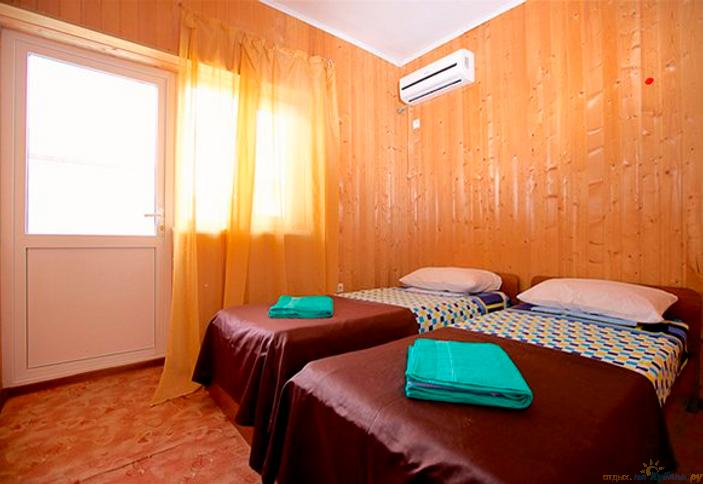 Стандарт трехместный. Гостевой дом Родничок. Анапа