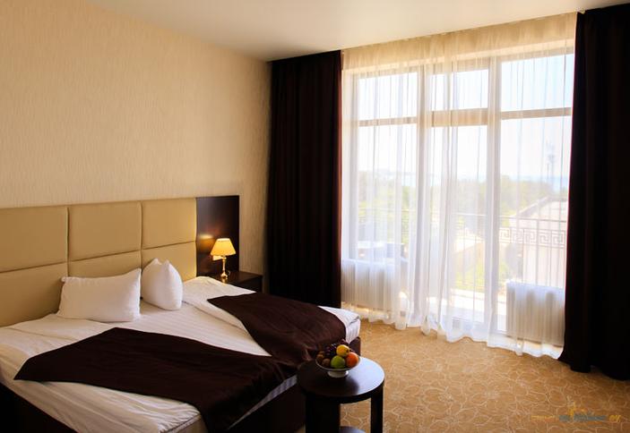 Стандарт двухместный (вид на море) с балконом. Отель California (Калифорния), Геленджик