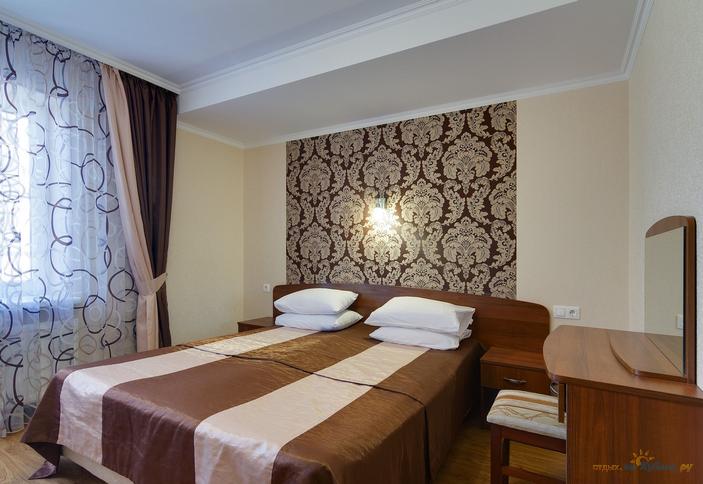 Стандарт двухместный, вид на бассейн. Отель Мишель, Анапа