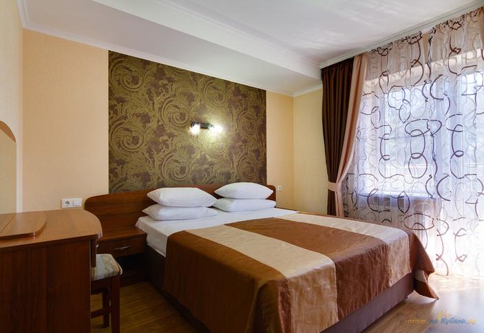 Стандарт двухместный, вид на парк. Отель Мишель, Анапа