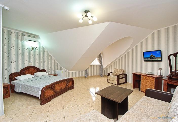 Полулюкс пятиместный без балкона, 5 этаж