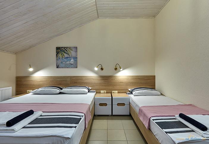 Стандарт-студия улучшенный техместный. Отель Золотой фазан, Темрюк, Кучугуры