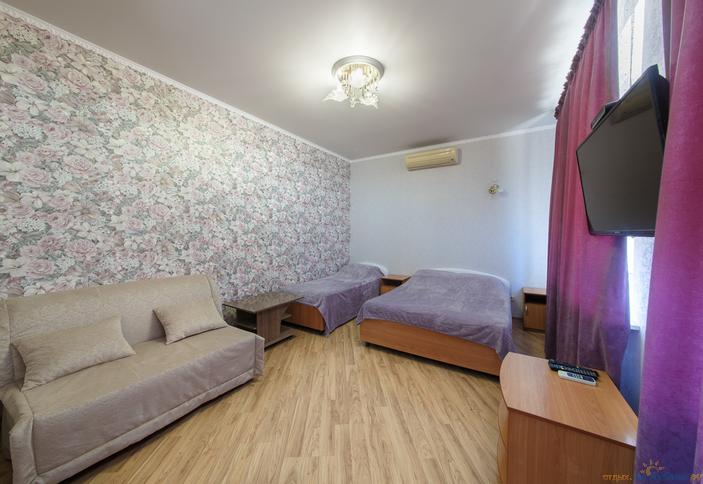 Люкс с отдельным входом и кухней