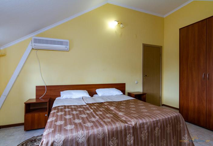 Двух-, трехместный стандарт с удобствами на блок. Гостевой дом Аквамарин, г. Геленджик