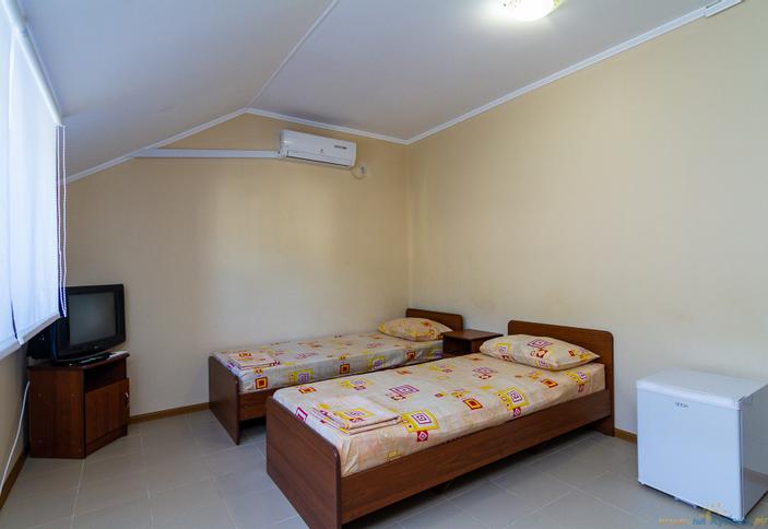 Трехместный стандарт эконом. Гостевой дом Солнечный берег, Анапа, Сукко