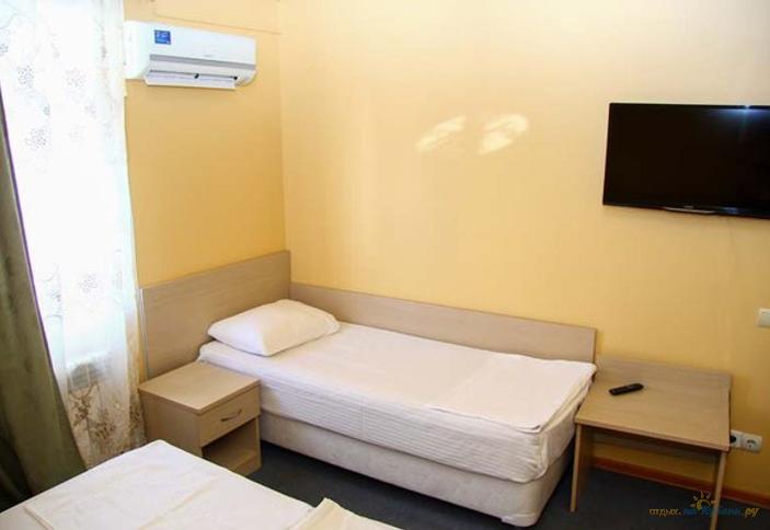 Стандарт четырехместный. Гостевой дом Лазурь, Сочи, Адлер