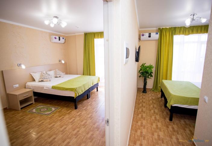 Четырехместный семейный с балконом и видом на море