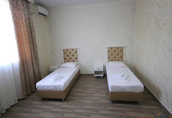 Полулюкс четырехместный. Гостиница Акрополь. Геленджик, Кабардинка