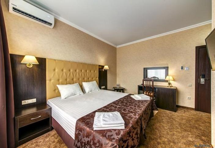 Люкс двухместный двухкомнатный с балконом. Отель Oscar (Оскар). Геленджик