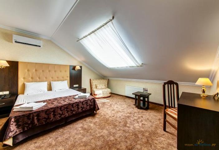 Стандарт двухместный мансардный. Отель Oscar (Оскар). Геленджик