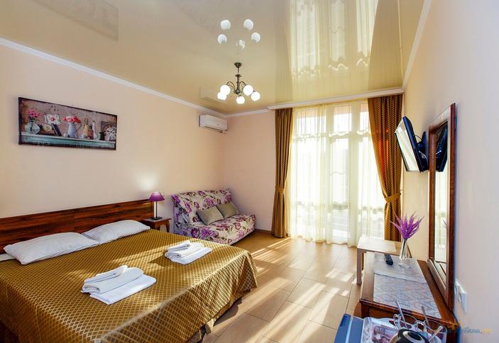 Четырехместный полулюкс с балконом