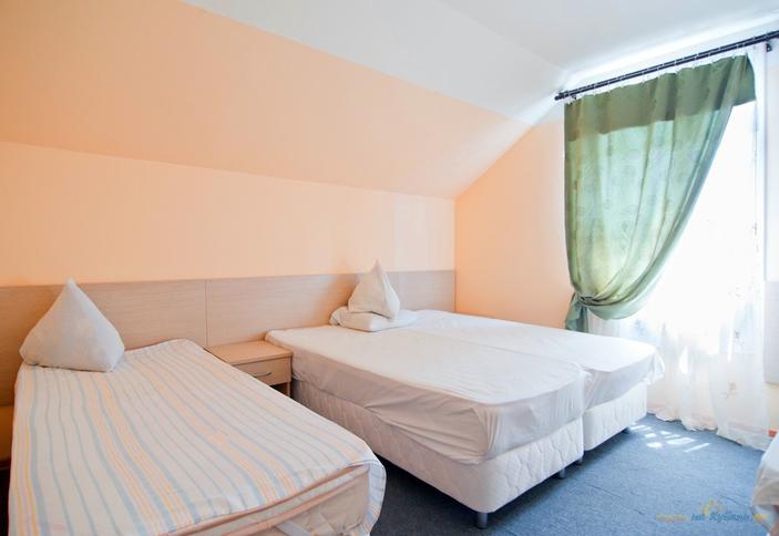 Стандарт трехместный. Частная гостиница Lazur Guest House (Lazur Guest House (Лазурь)), Сочи, Адлер