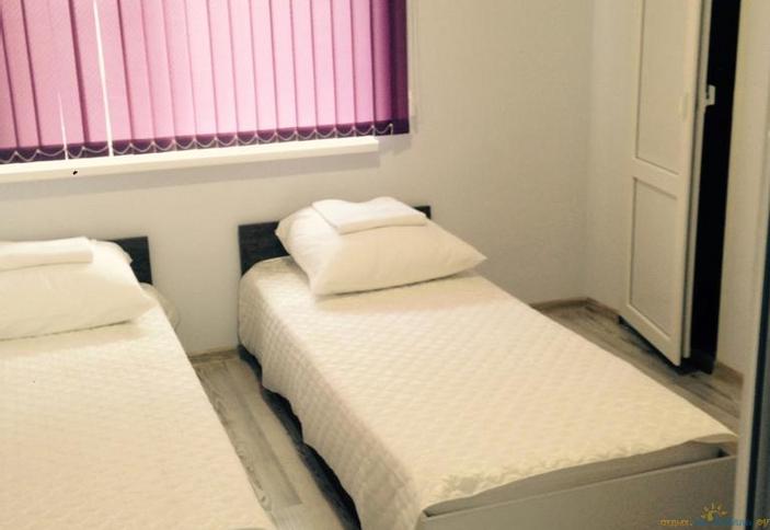 Стандарт трехместный. Гостевой дом Елена. Ейск, Широчанка