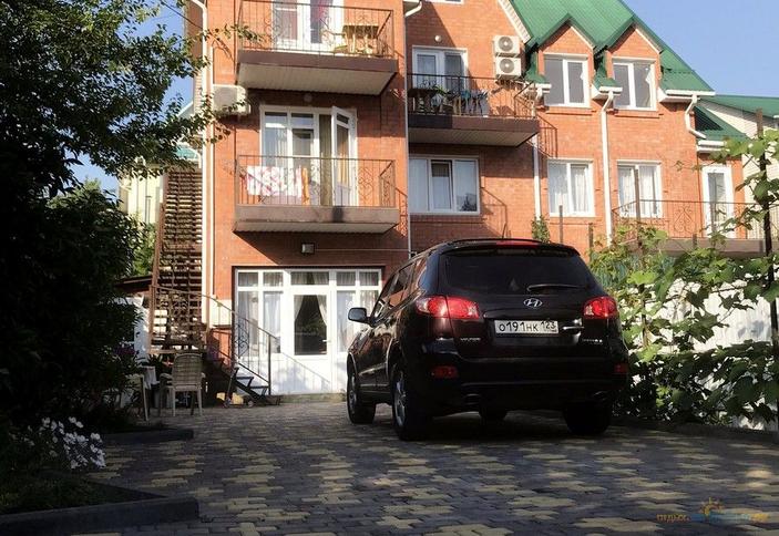 На переулке Изумрудном