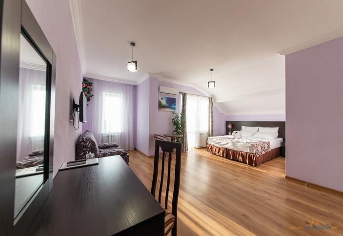 Трехместный с балконом