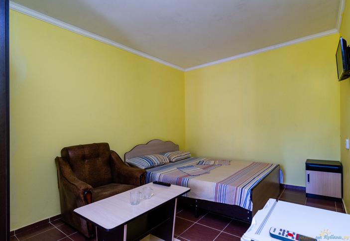 Стандарт двухместный с отдельным выходом на улицу. Отель Симба. Туапсе, Лермонтово
