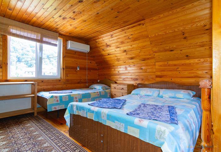 Двухэтажный домик. Гостевой комплекс по ул. Черноморская 27, Туапсинский район, п. Ольгинка