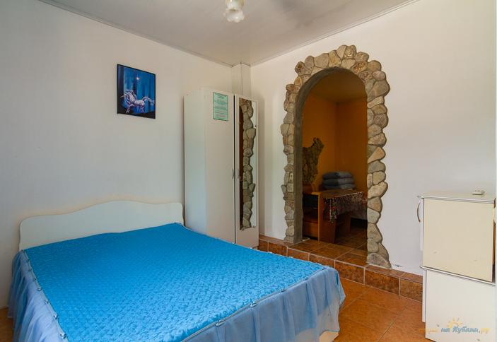 Трехместный с кухней, 2 этаж. Гостевой комплекс по ул. Черноморская 27, Туапсинский район, п. Ольгинка