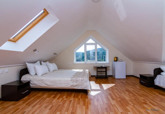 Трехместный с фронтоном и гардеробной (№28). Гостевой дом Адмирал, Туапсе, Небуг