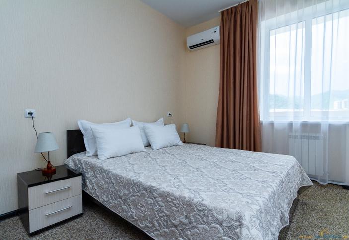 Трехместный с гардеробной и балконом (№18) с гардеробной и балконом (№18). Гостевой дом Адмирал, Туапсе, Небуг