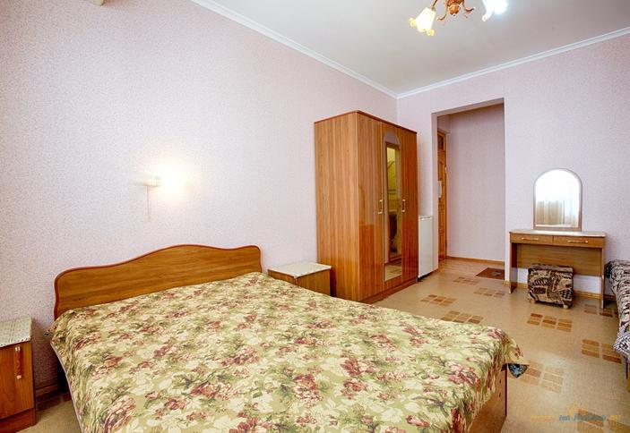 Стандарт трехместный. Частная гостиница Бриз-Адлер. Сочи, Адлер