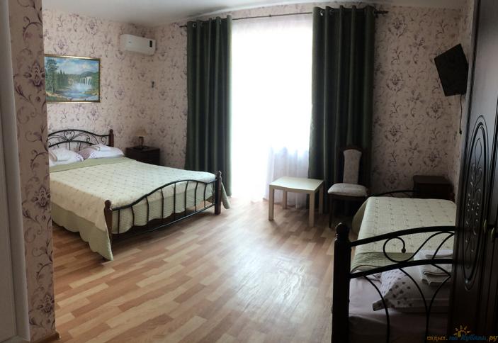 Комфорт трехместный с двумя кроватями