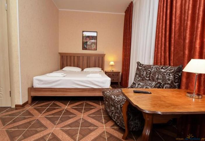 Стандарт трехместный, цокольный этаж. Касабланка, г. Геленджик