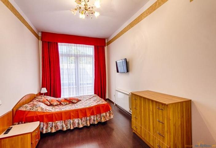 Семейный четырехместный. Гостиница Круиз на Серафимовича. Геленджик