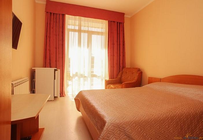 Стандарт двухместный. Гостиница Круиз на Серафимовича. Геленджик