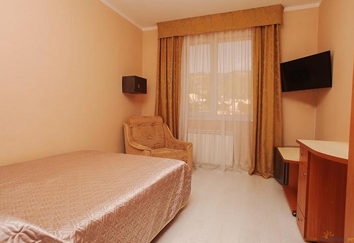 Стандарт двухместный. Гостиница Круиз на Серафимовича. Геленджик