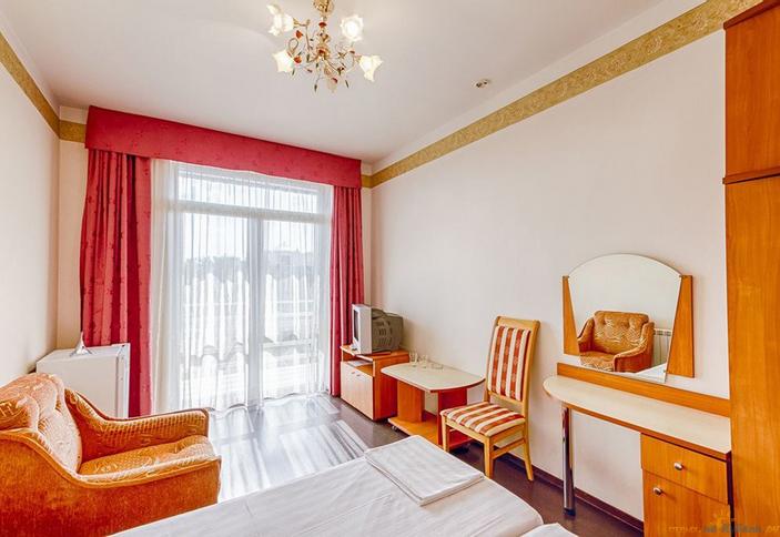 Стандарт двухместный. Гостиница Круиз на Серафимовича. Геленджик