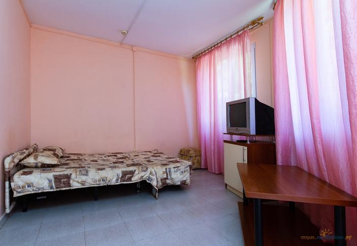 Четырехместный двухъярусный коттедж. База отдыха Дружба, г. Геленджик, с. Архипо-Осиповка