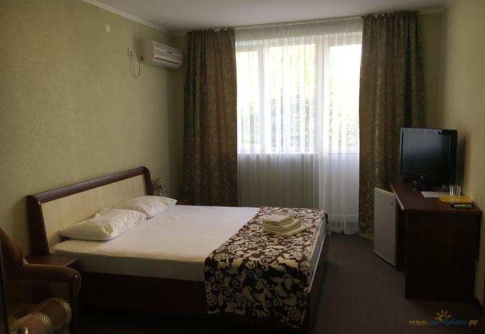 Трехместный комфорт с балконом, 1 этаж