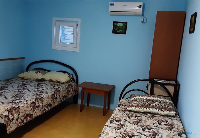 Трехместный